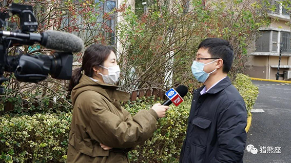 1644907701100298.jpg 猎熊座经理汪志伟接受采访中w.jpg