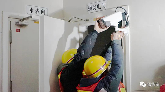 1644907736302685.jpg 安装人员安装w.jpg