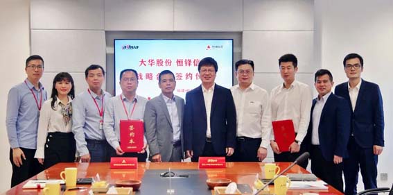 1649424847215201.jpg 双方领导合影留念w.jpg