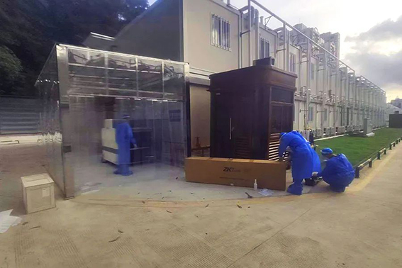 1658824328136634.jpg 项目小组顶着近40摄氏度的高温忙碌在施工一线w.jpg